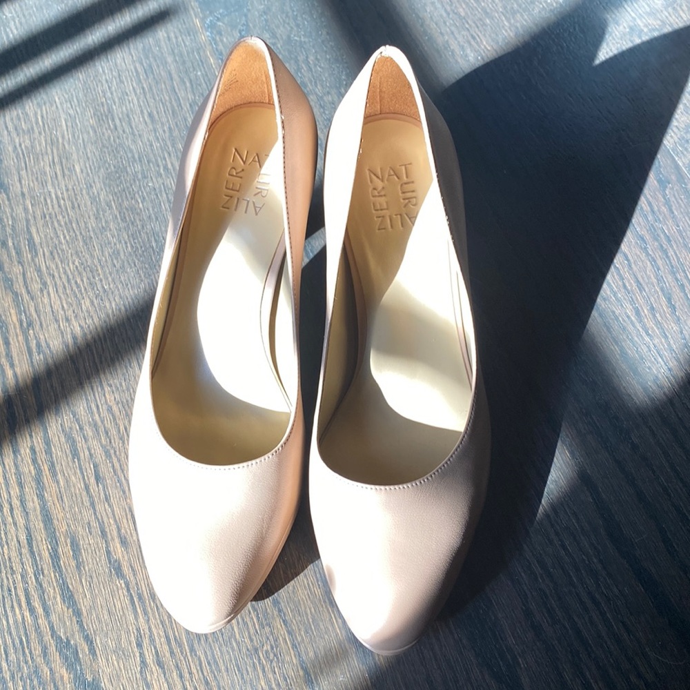 Brand new never worn naturalize nude pumps